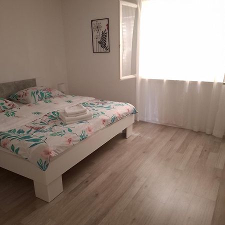 Apartment "None" Makarska Eksteriør billede
